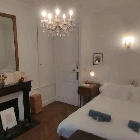 Typical And Authentic Parisian Flat *