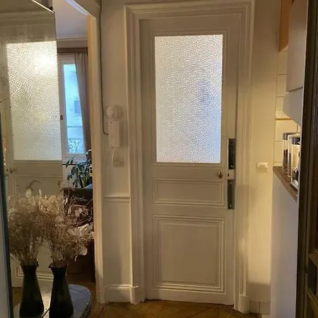 Apartman Typical And Authentic Parisian Flat
