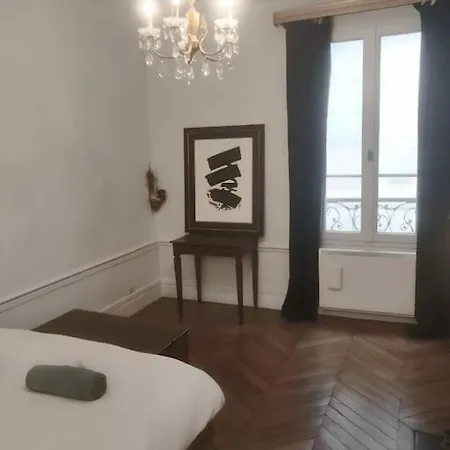Apartman Typical And Authentic Parisian Flat